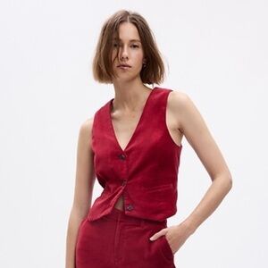 Gap Women’s red velvet Christmas vest